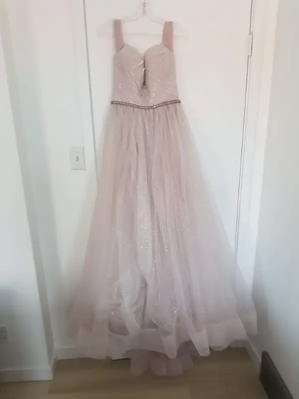 Grad dress, size 2 in Women's - Dresses & Skirts in Vernon - Image 3