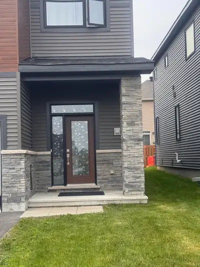 Unfurnished townhouse available for short term rental in Barheaven, 3 - 6 months. Newcomers, home bu...