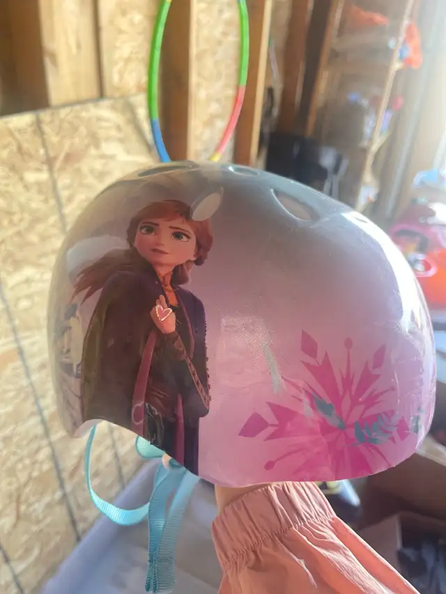 girl’s helmet  in Other in Winnipeg - Image 3