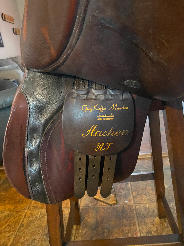 English Dressage Saddle in Equestrian & Livestock Accessories in Summerside