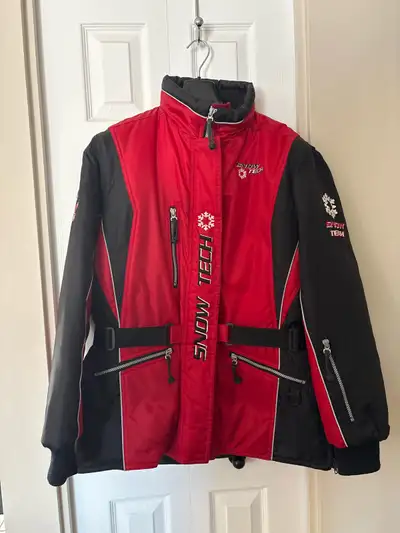 Retro ladies, snowmobile suit, in excellent condition! Wore only one season, three times. Size large...