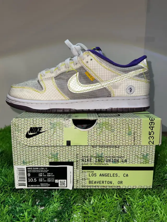 Size 9 - Nike Dunk Low UNLA Pack Court Purple in Men's Shoes in Mississauga / Peel Region - Image 7