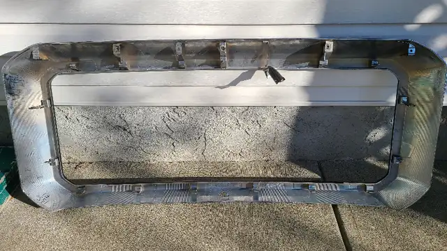 2011-16 Ford Super Duty Grill Surround in Auto Body Parts in Edmonton - Image 3