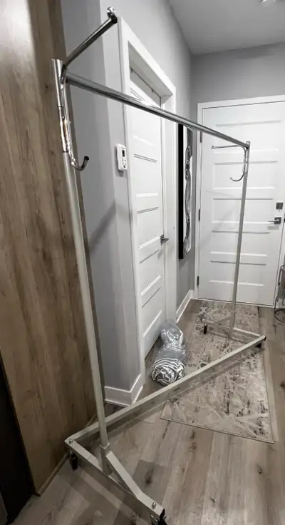 rack a vêtements sur roulettes , View more