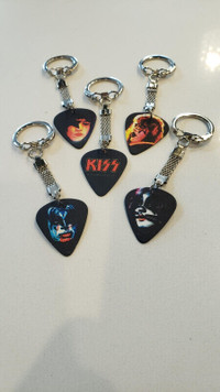 KISS GUITAR PICK KEYCHAINS