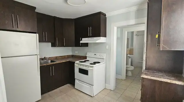 1 Bedroom Apt $1450 heat inc, Walk to Rideau Centre + Ottawa U