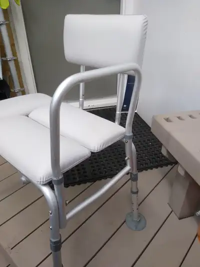 One bathtub transfer seat like new. With adjustable legs still has tag on it