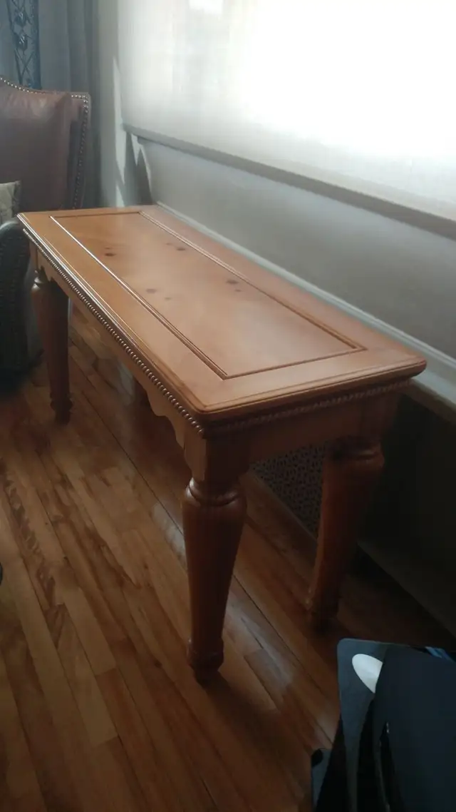 1 console finie stratifiée et 1 en bois in Other in Lanaudière - Image 5