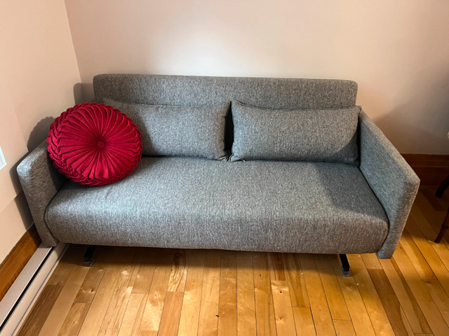 Divan-lit dans Sofas et futons  à Ville de Montréal