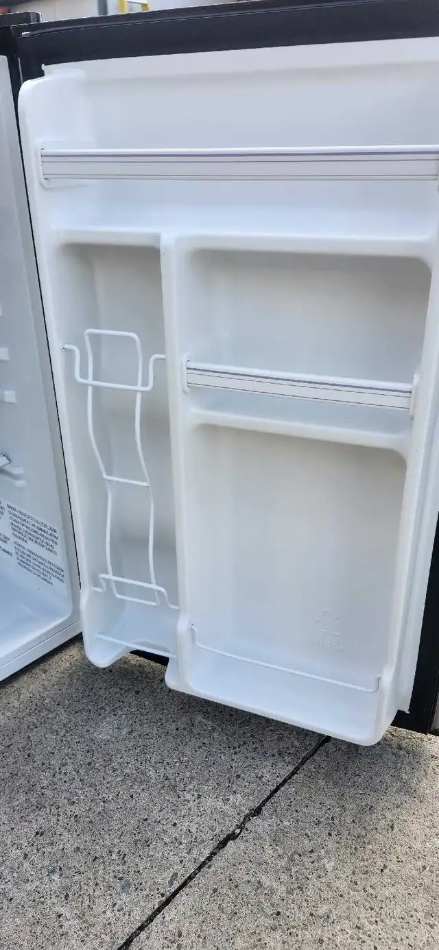 Small fridge chef (w20"/d22"/ h32"). in Refrigerators in Mississauga / Peel Region - Image 6