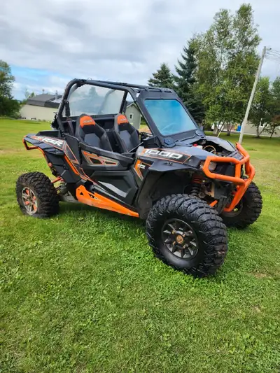 2014 Polaris RZR 1000 part out. I can ship. Je parle français aussi.