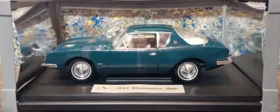 1963 Studebaker Avanti Signature Models Green 1:18 Scale Diecast-10 1/2" L Like new Never Displayed...