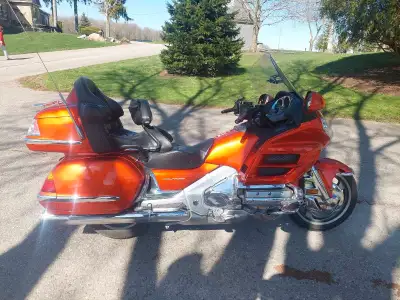2003 goldwing 1800 ..96000 km.great shape..led lights on under carriage..everything works..heated gr...