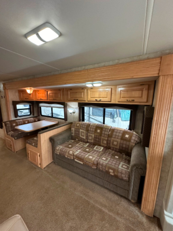 2006 Challenger 348 Excellent Condition in RVs & Motorhomes in Nanaimo - Image 3