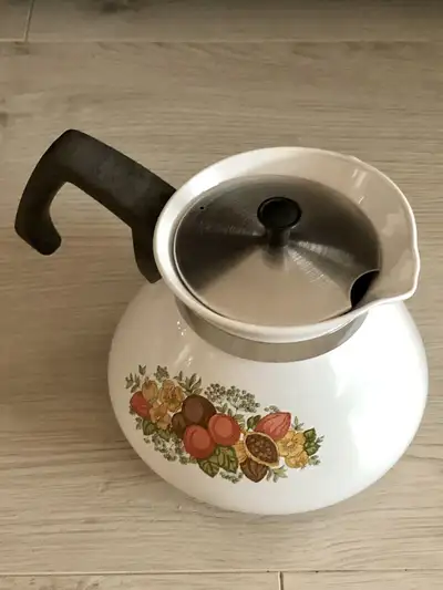 Spice of Life with Lidd 6 Cups. Gently used photos included. Stove safe