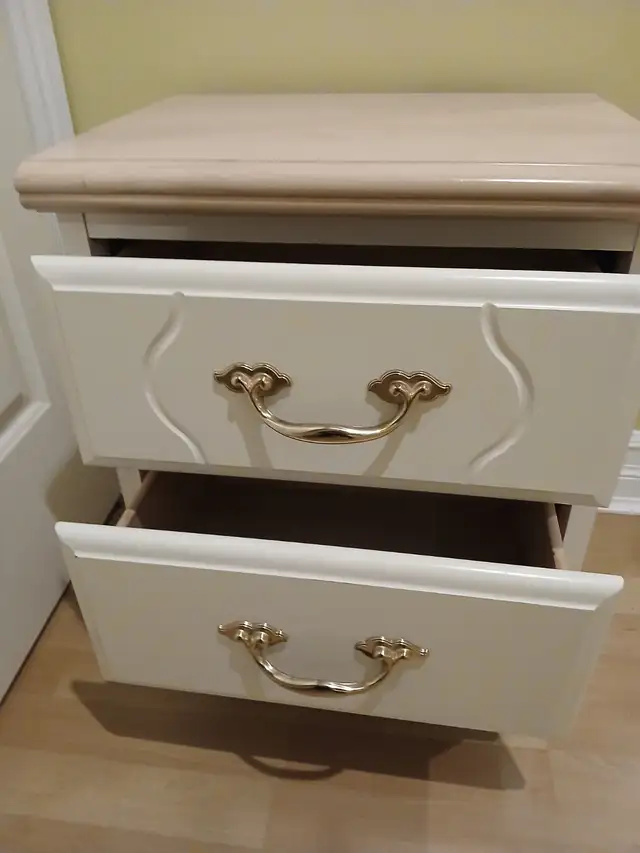 Solid wood Bedroom set in Beds & Mattresses in Bedford - Image 7
