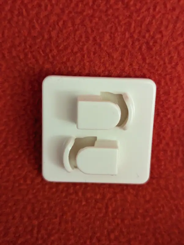 Adhesive plastic cable / cord holders62863736806530121