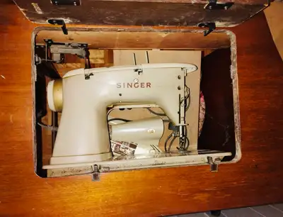 Singer 500J Sewing Machine, View more