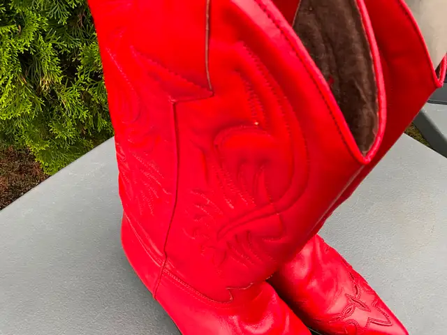 Cowboy Boots Womens size 9.  New.  Guess Brand in Women's - Shoes in Edmonton - Image 6