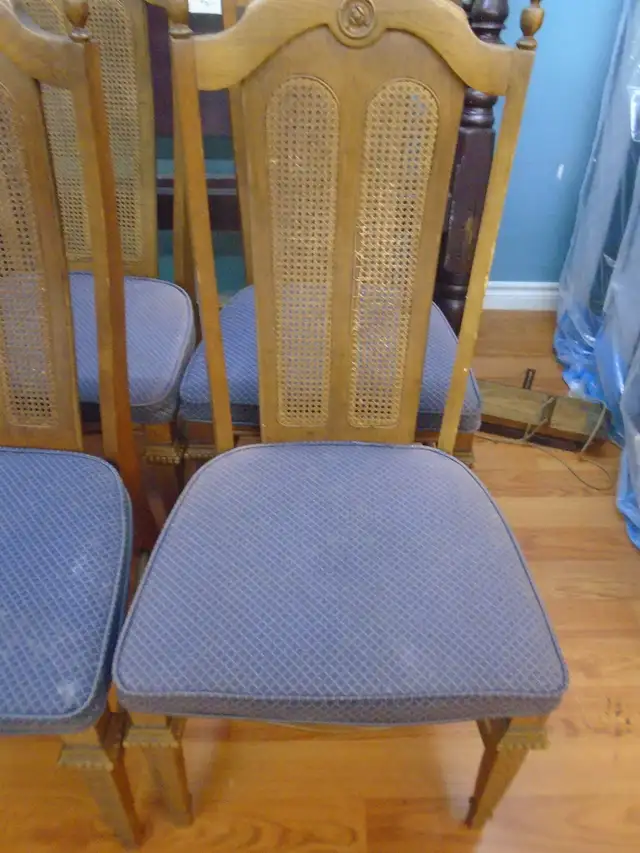 4 matching chairs in Other in Annapolis Valley - Image 3