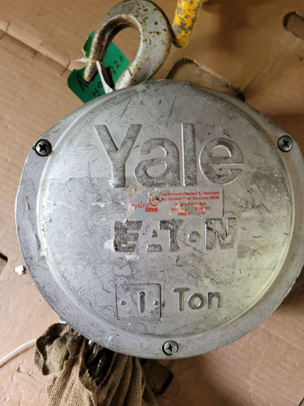 Yale 1 Ton Hand Chain Hoists with I beam clamp in Other Business & Industrial in City of Toronto