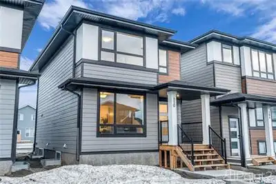 Beautiful 1424 sq ft 3 bed 2.5 bath home in Rosewood Meadows. 5 minute walk to the school Available...