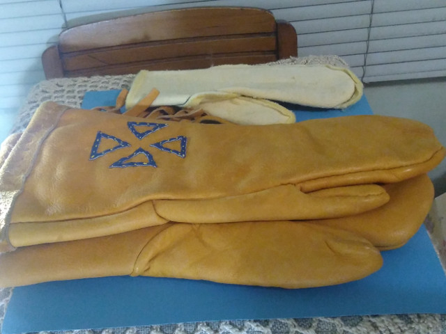 Hand Crafted Lined Leather Canadian mitten in Arts & Collectibles in City of Toronto