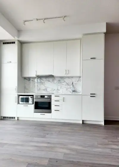 ✨ Stunning Studio Apartment for Rent in Mobilio Menkes, Vaughan ✨ Location: 10 Honeycrisp Crescent,...