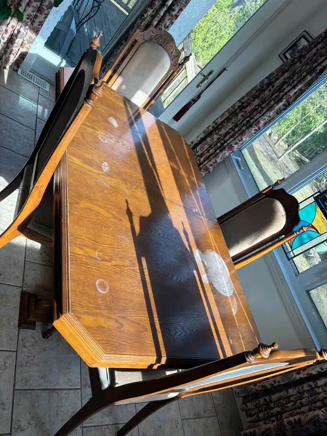 solid wood kitchen / dining room table in Dining Tables & Sets in Markham / York Region - Image 4