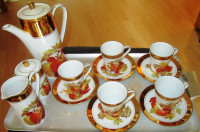 Service de thé en porcelaine japonaise plaqué or. $ réduit