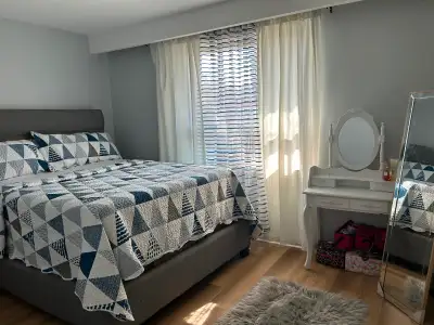 ROOM FOR RENT IN MISSISSAUGA NEAR UTM AND SQUARE ONE MALL.