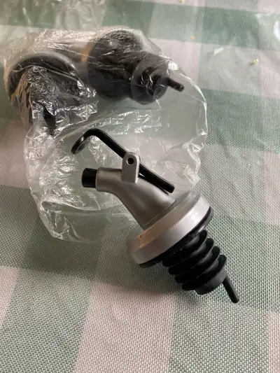 These convenient bottle pour spouts are brand new and ready to help you pour your favourite oils and...