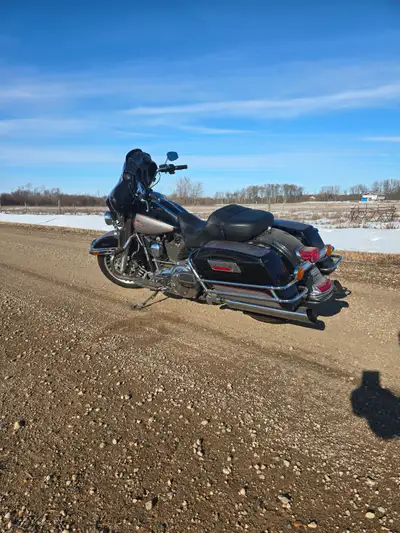Looking to see if theres any interest in my Electra glide for a side by side , or sell for $$12,000,...
