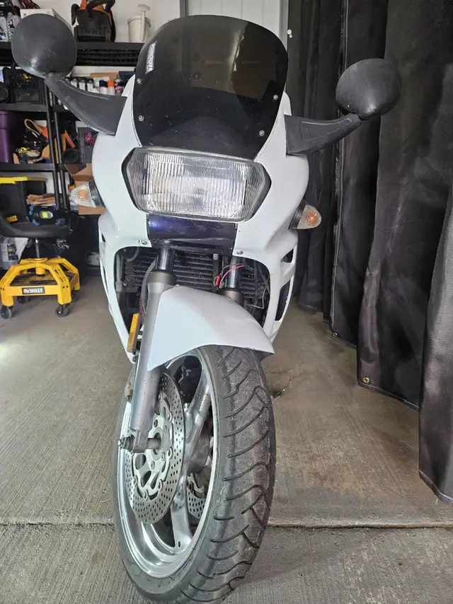 1992 Suzuki Katana 600 in Sport Bikes in Strathcona County - Image 3