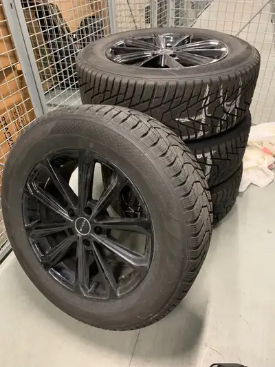 Hankook IPike Winter Tires on Rims. 90% Tread 5x114.3 bolt pattern. Works on Hyundai Palisade, Kia T...