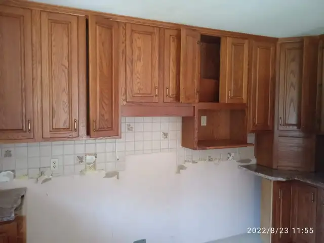 Demolition. floors installation ,junk removal, cleaning services63804736435203123