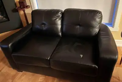 sofa causeuse (2) usagees cuir synthetique bleu, View more