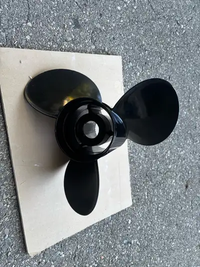 Used mercury quicksilver black diamond propeller. 23 pitch. No dings on prop but has some chipped pa...