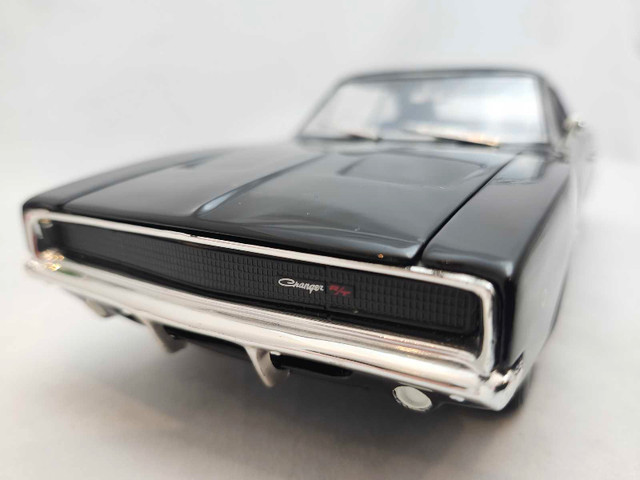 Bullitt 1968 Dodge Charger R/T Steve McQueen Mopar 1:18 Rare in Arts & Collectibles in Kawartha Lakes - Image 2