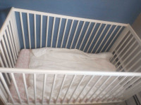 Baby crib with therapeutic baby matress and blankets included