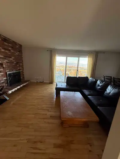 Main floor, 3 bedroom home for rent in great Sahali cul-de-sac. Minutes to bus, TRU, and elementary...