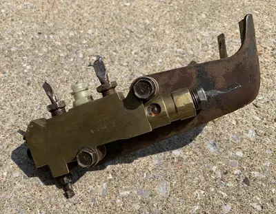 Proportioning Valve Disque & drum et bracket. PRIX: $20 PAR TEXTO 418-952-6507