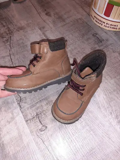 Joe Fresh used like new size 9 toddler boots in brown