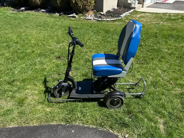 Eclipse Nova Fly Folding Electric Scooter in Health & Special Needs in Kingston - Image 2