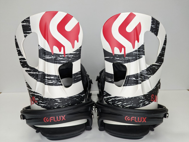 USED - Flux DS30 bindings - Zakk Black - M (size 7 to 9.5) in Snowboard in Markham / York Region