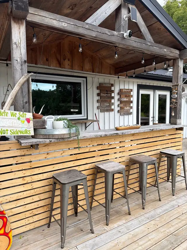 Cottage available in Sauble beach -on the river in Ontario in Canada - Image 6