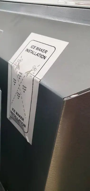 Frigidaire 28" 14 cu. ft. Top Freezer Refrigerator - Steel in Refrigerators in Bedford - Image 4