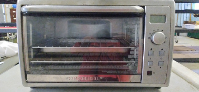 BLACK & DECKER DIGITAL CONVECTION TOASTER OVEN W/ROTISSERIE NEW in Toasters & Toaster Ovens in Sarnia - Image 2