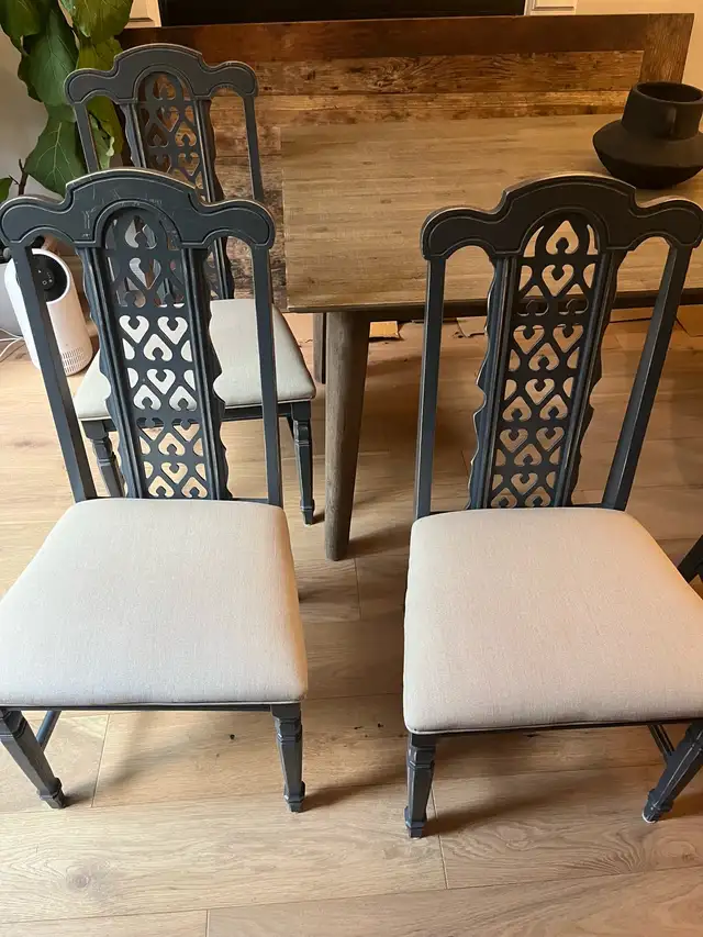Farmhouse Antique Dining Chairs in Chairs & Recliners in Markham / York Region - Image 4