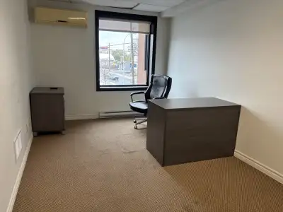 630$ pour chaque local, électricité, chauffage et taxes incluses. Situé au 2e étage Salle d’attente,...